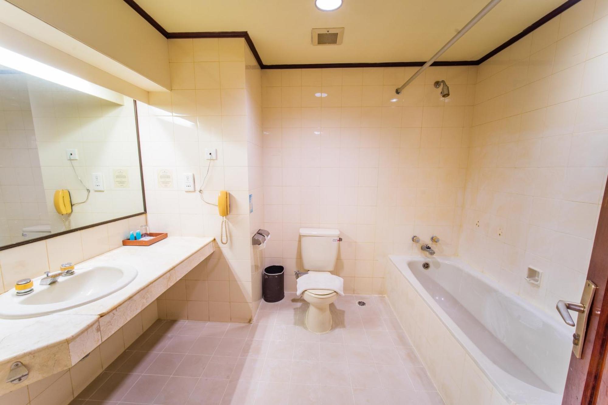 Adika Hotel Bahtera Klandasan Kecil Ngoại thất bức ảnh