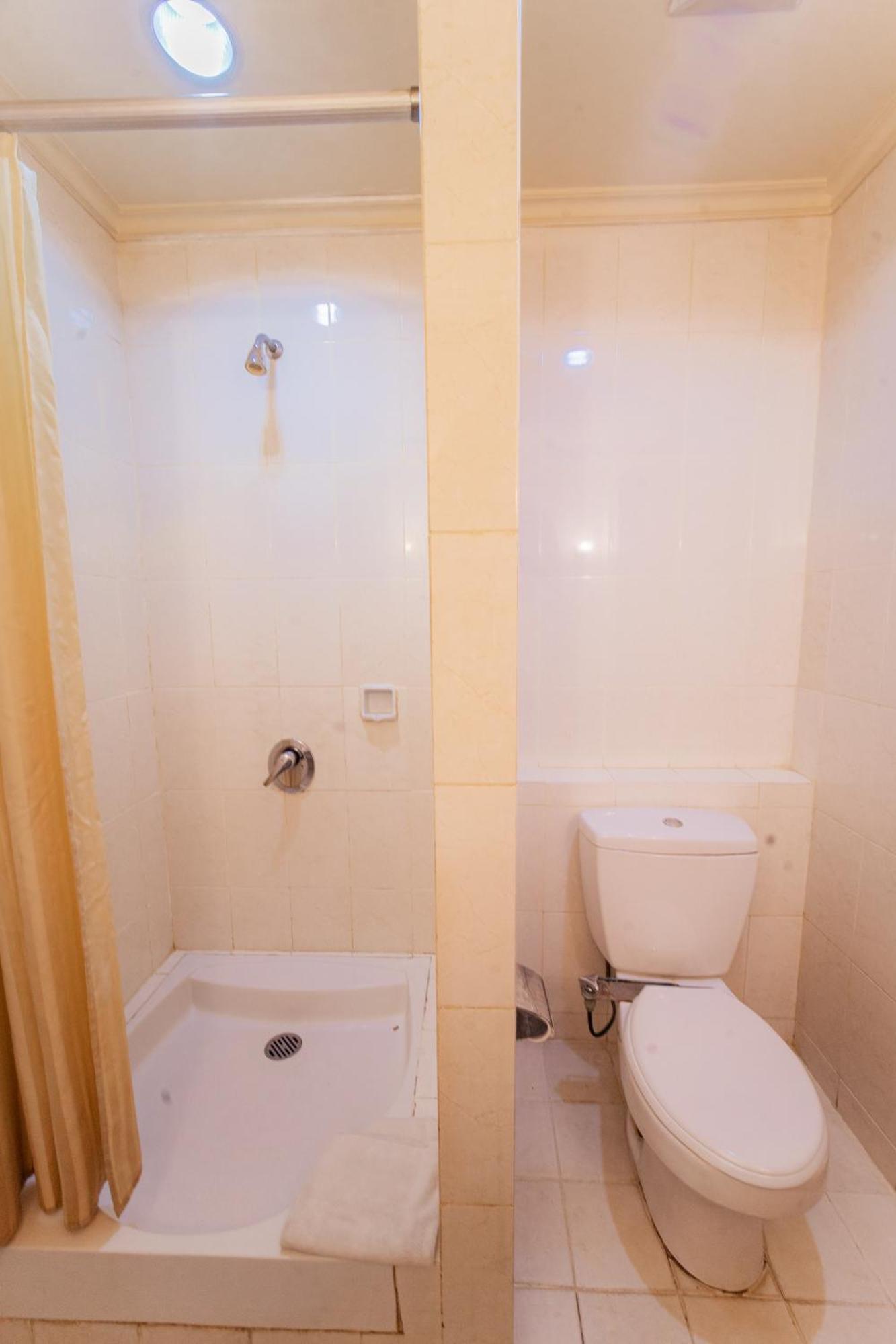 Adika Hotel Bahtera Klandasan Kecil Ngoại thất bức ảnh