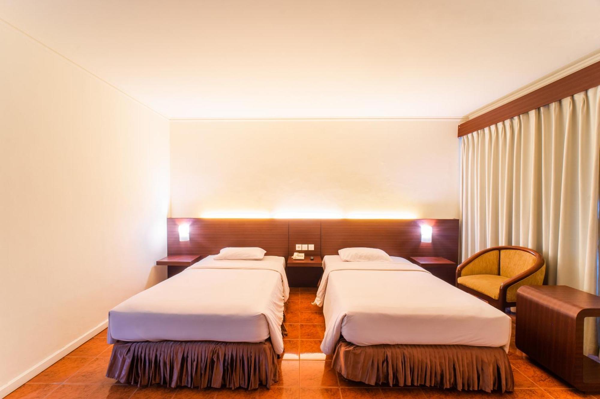 Adika Hotel Bahtera Klandasan Kecil Ngoại thất bức ảnh